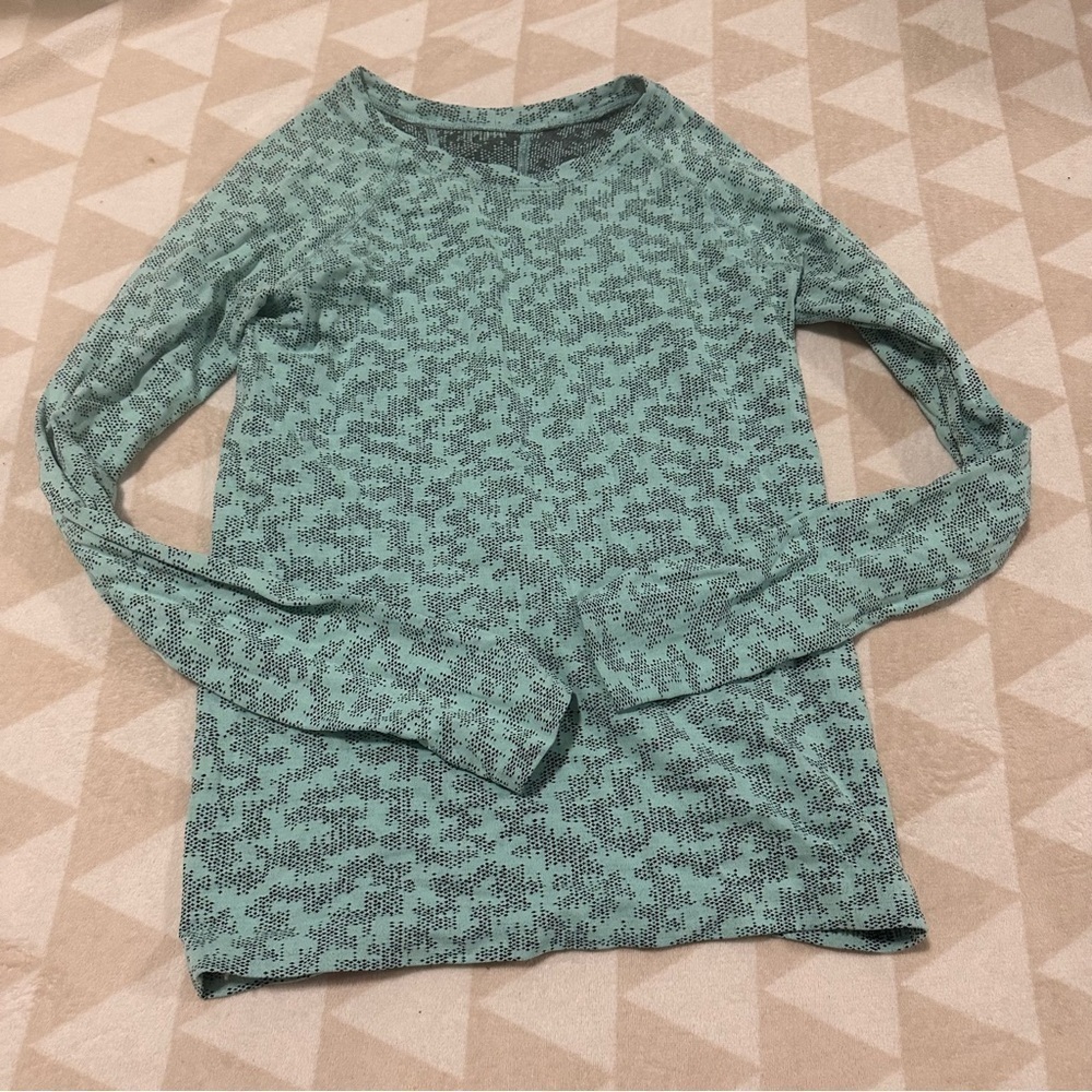 AthletA momentum green print long sleeve seamless fitted top
